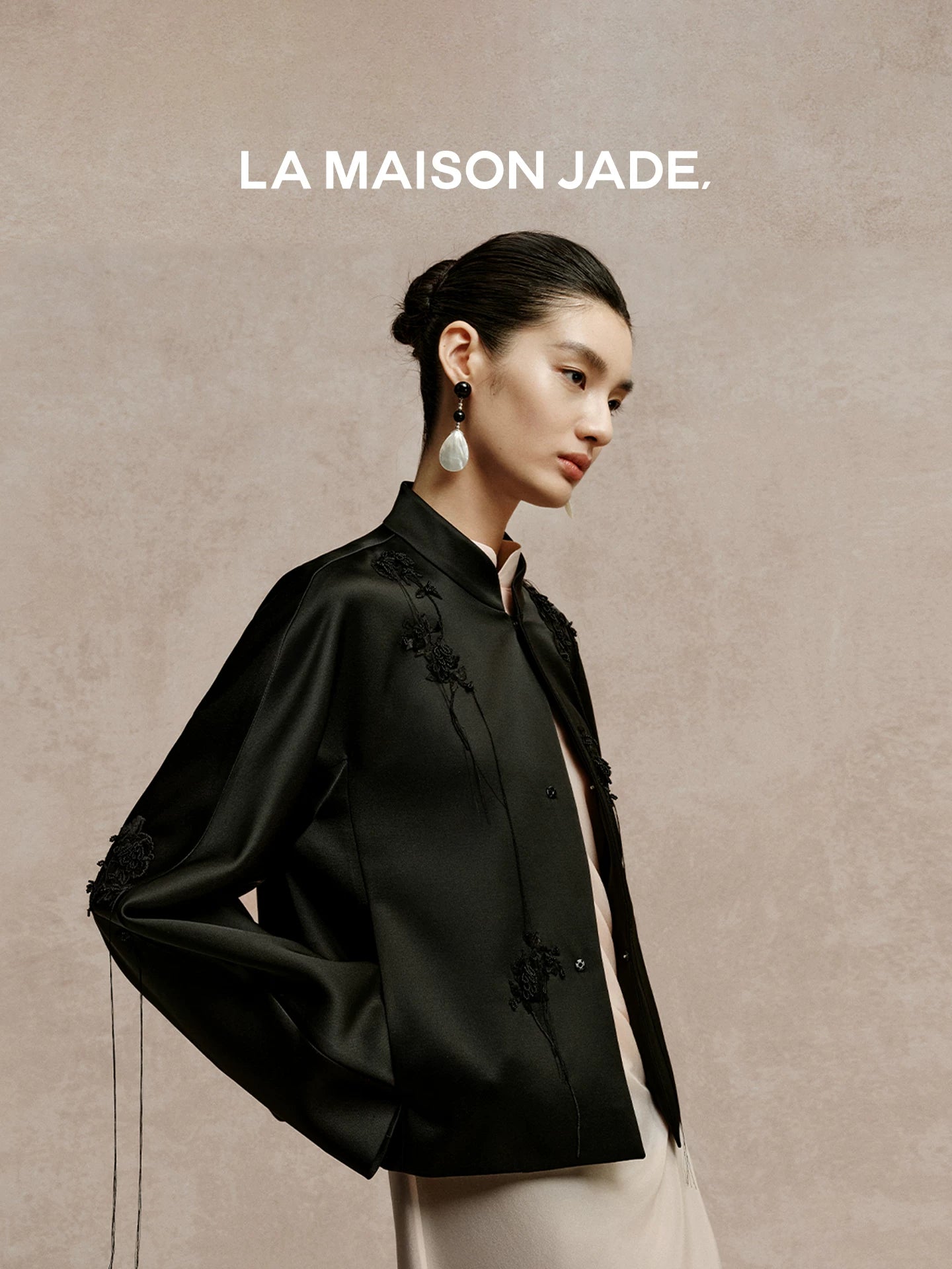LIGHT-SENSITIVE JACKET